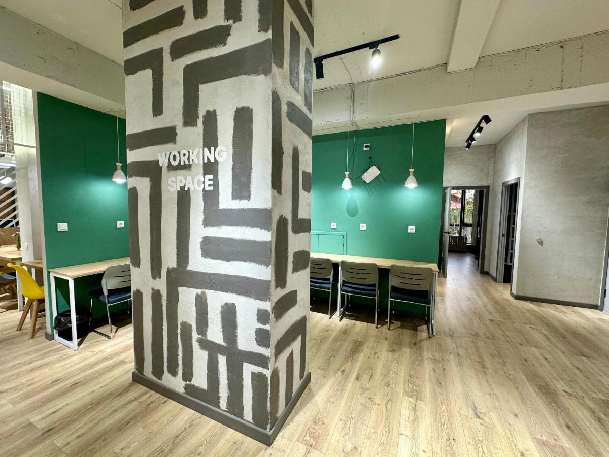 Izzzi Hostel Biškek Exteriér fotografie